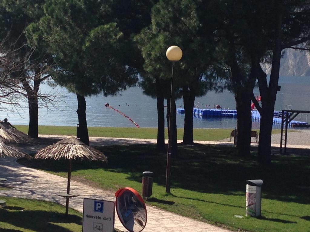 Appartement Lago Blu ريفا ديل غاردا المظهر الخارجي الصورة