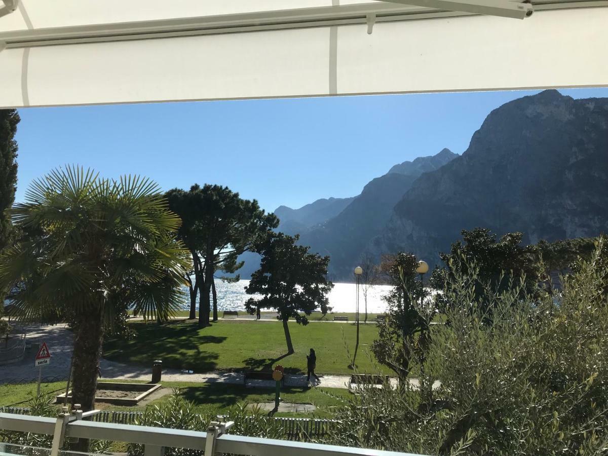 Appartement Lago Blu ريفا ديل غاردا المظهر الخارجي الصورة