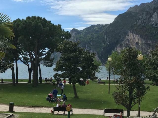 Appartement Lago Blu ريفا ديل غاردا المظهر الخارجي الصورة